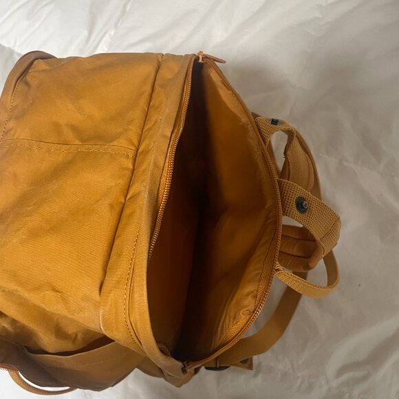 Fjallraven Kanken Laptop 13 in - Picture 5 of 11